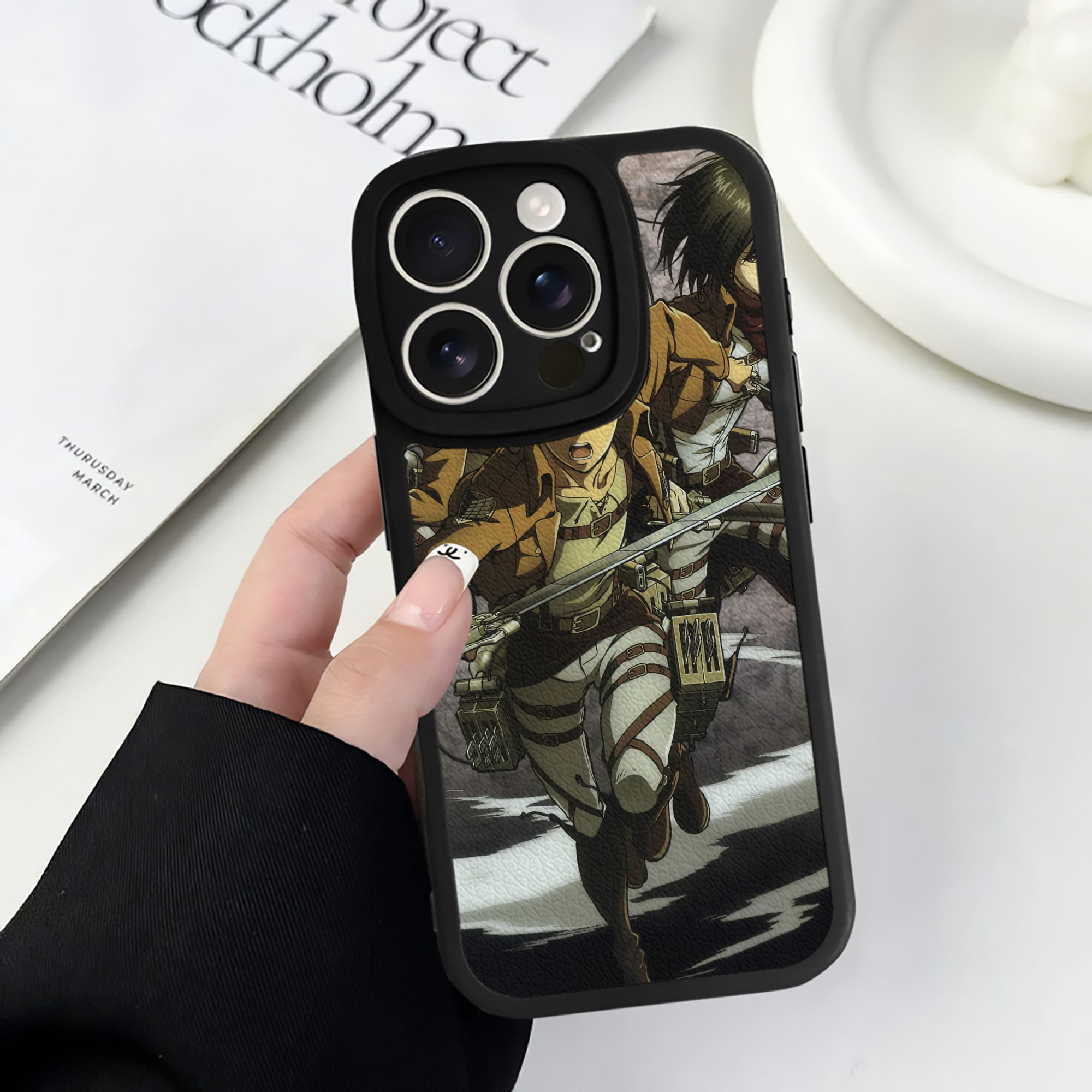（画像用） 進撃の巨人 Attack on Titan 【iPhone 16シリーズ対応】シリコンスマホケース（レザー調） 材質：シリコン